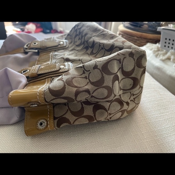 Coach beige, signature, soho, pleated, jacquard, bag/purse and matching wallet. - Picture 5 of 13
